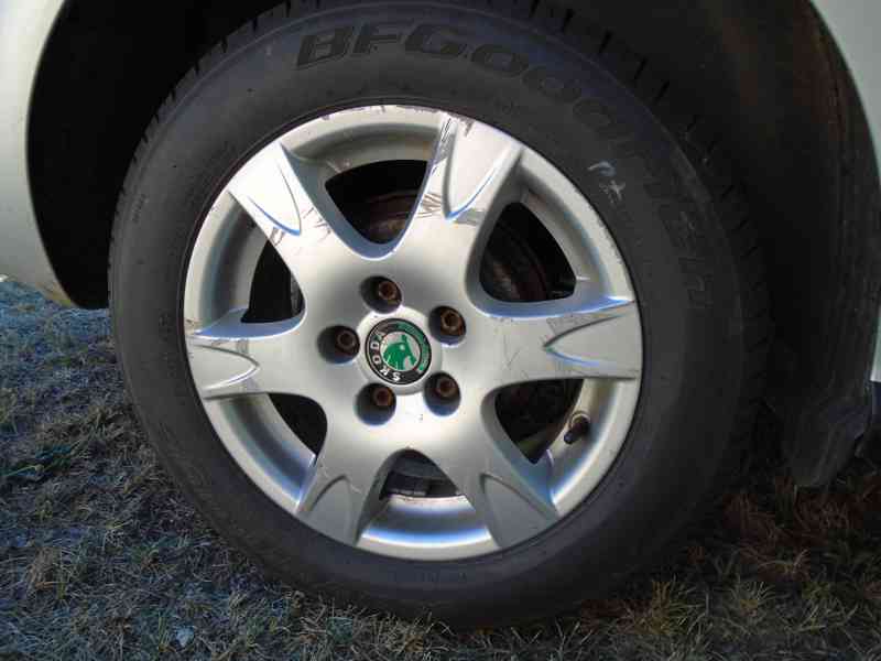 Škoda Fabia Combi 1.2 HTP 47kW klima 196tis garážované 2005 - foto 9