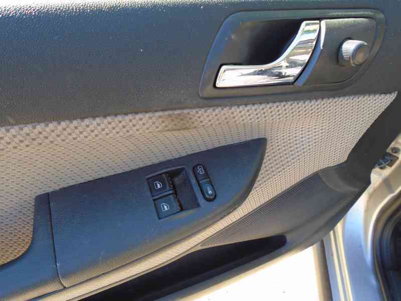 Škoda Fabia Combi 1.2 HTP 47kW klima 196tis garážované 2005 - foto 14