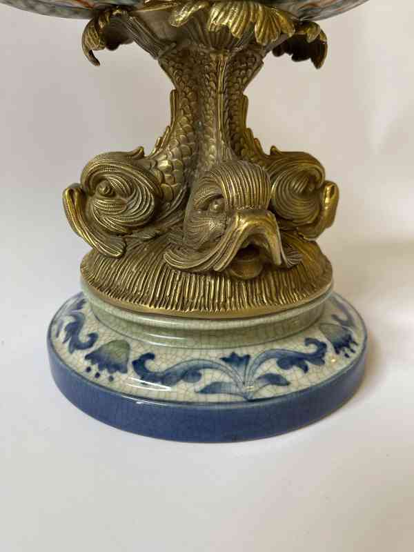 Porcelánová žardiniéra s bronzovým amorkem - foto 4