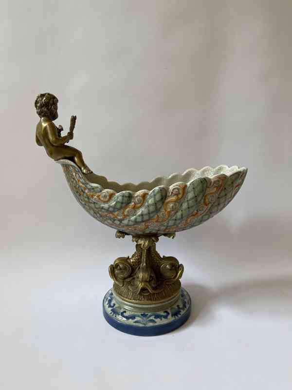 Porcelánová žardiniéra s bronzovým amorkem - foto 6