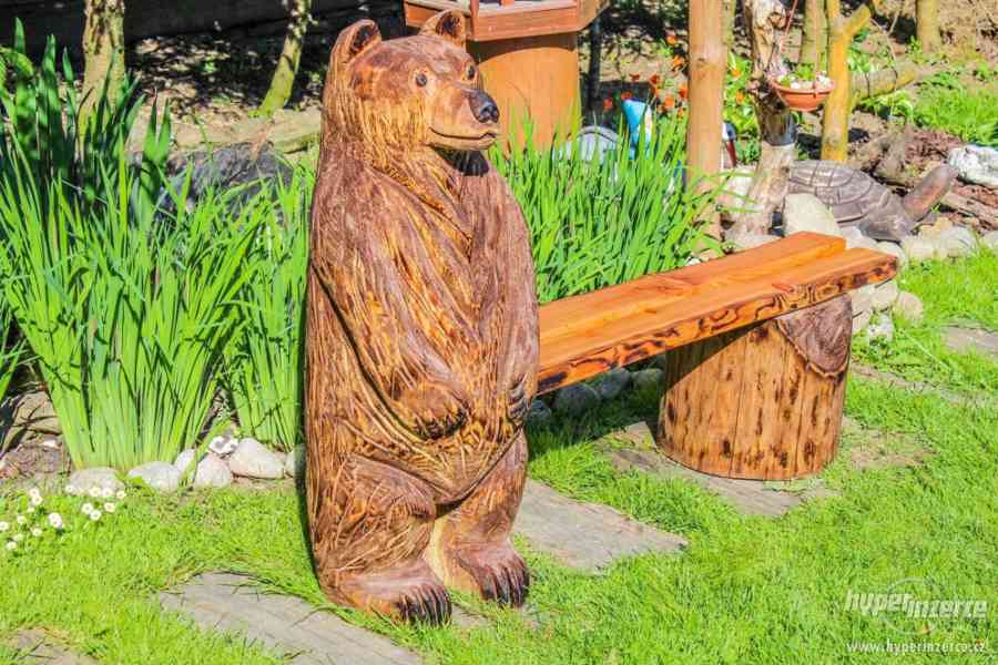 Záhradní Nábytek - Medvěd s levicí - foto 1
