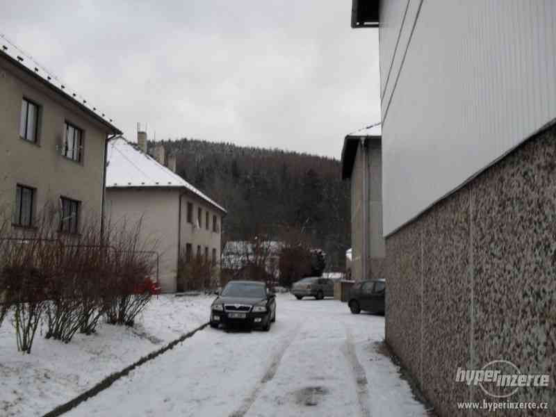 Byt 3+1 s lodžií a garáží, Kolinec u Sušice, okr. KT - foto 2