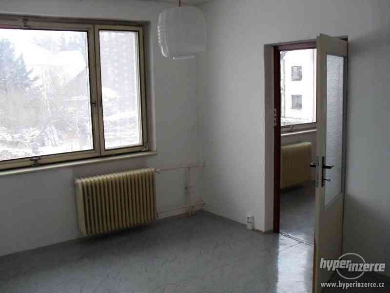 Byt 3+1 s lodžií a garáží, Kolinec u Sušice, okr. KT - foto 12