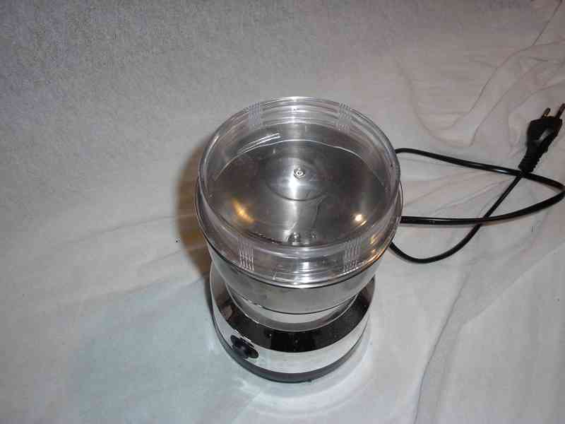 Mlýnek na kávu a koření - foto 4