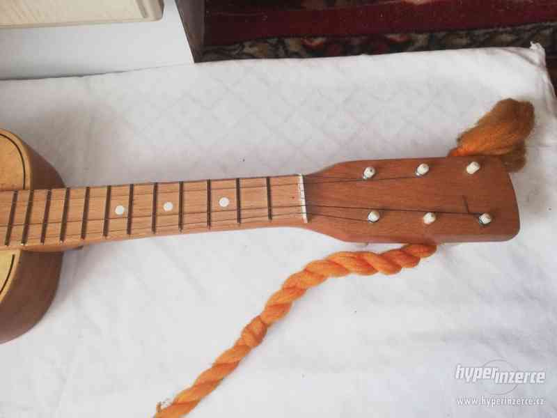 Dětská dřevěná kytara - foto 3