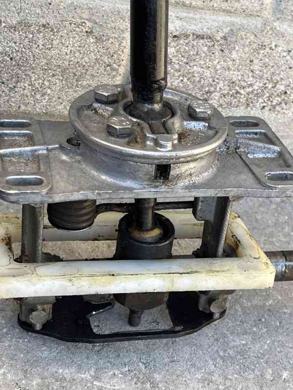 ŠKODA 125 - 130 - 136 RAPID, kulisa řazení 5kvalt - foto 6