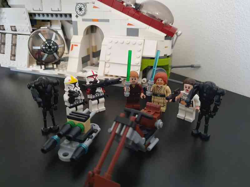 Star Wars - Válečná loď Republiky - foto 3
