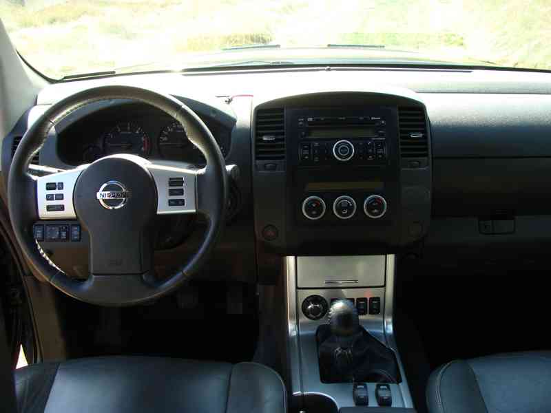 Nissan Navara 2.5 dCi 4x4 Doub 2010 webasto - foto 16