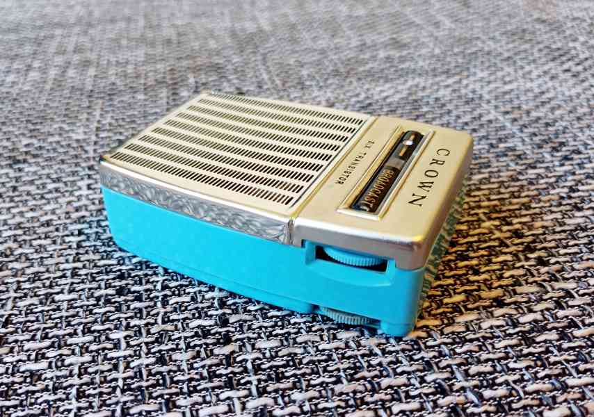 Krásné starožitné kapesní japonské tranzistorové rádio Crown - foto 8
