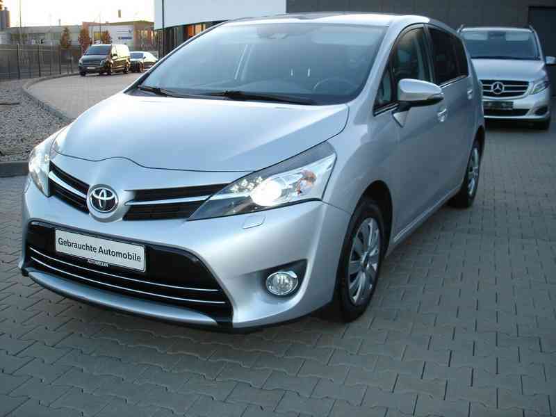 Toyota Verso 1.8i Edition-S+ benzín 108kw - foto 16