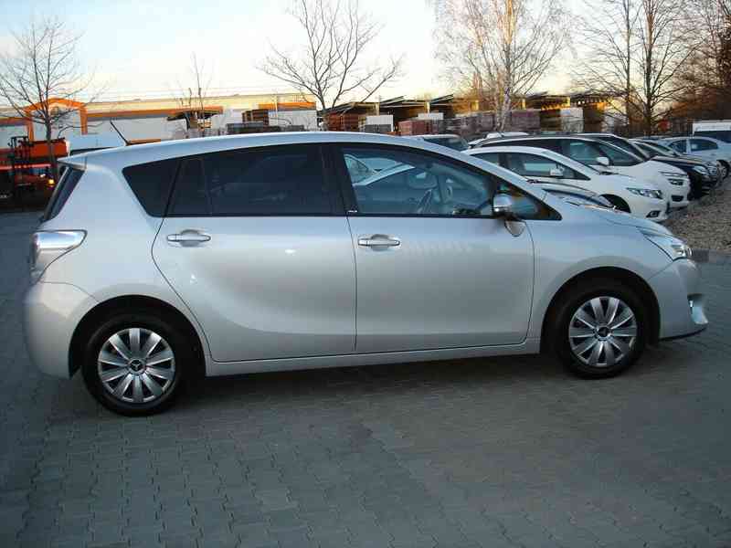 Toyota Verso 1.8i Edition-S+ benzín 108kw - foto 9