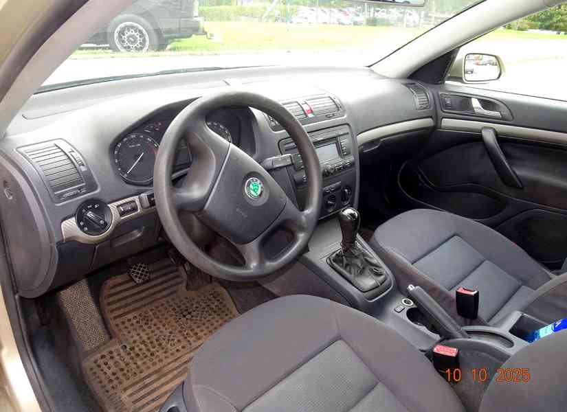 Prodám auto Škoda Octavia 2 1,9 TDI, 77 KW - foto 6