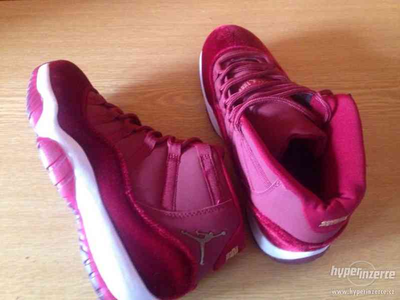 Nike Air Jordan 11 Retro Gold Gym Velvet Heiress Kuk Popis - foto 8