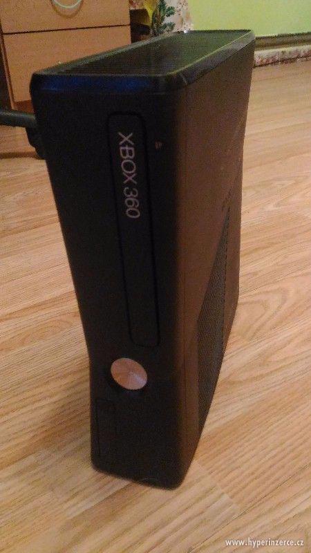 XBOX 360 Slim 4GB+ovladač+14 her - foto 1