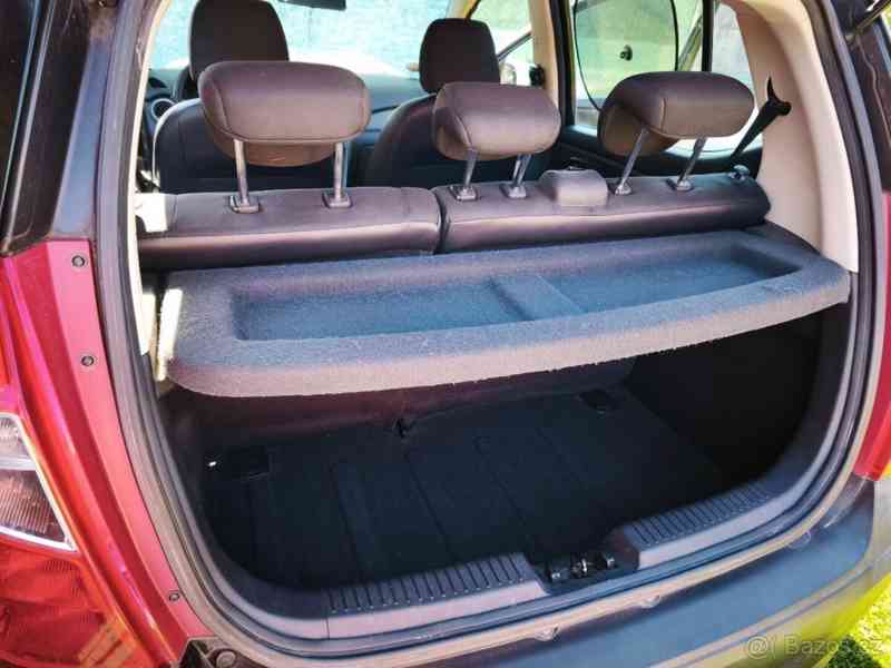 Hyundai i10 1,1   51kW 2011 - foto 16