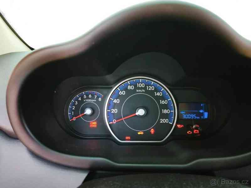 Hyundai i10 1,1   51kW 2011 - foto 15