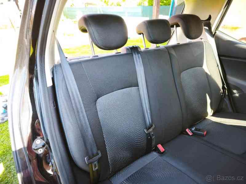 Hyundai i10 1,1   51kW 2011 - foto 10