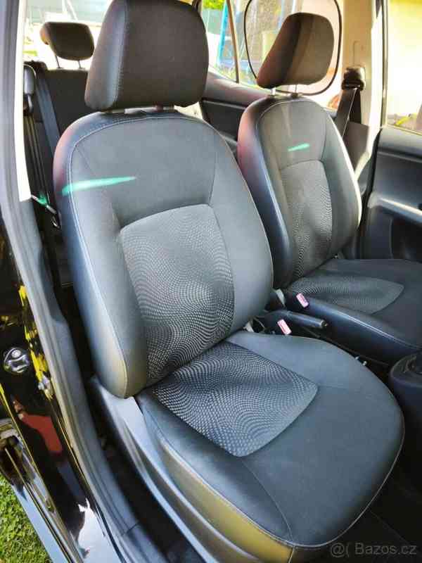 Hyundai i10 1,1   51kW 2011 - foto 12