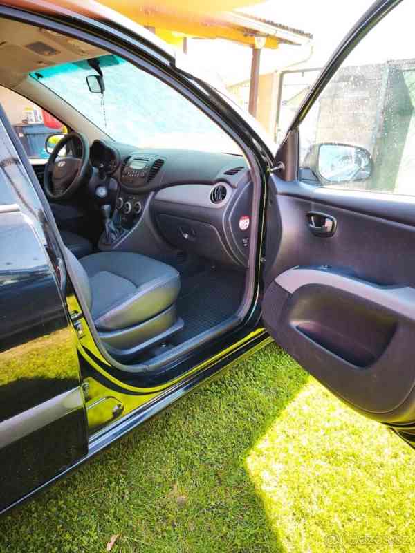 Hyundai i10 1,1   51kW 2011 - foto 11