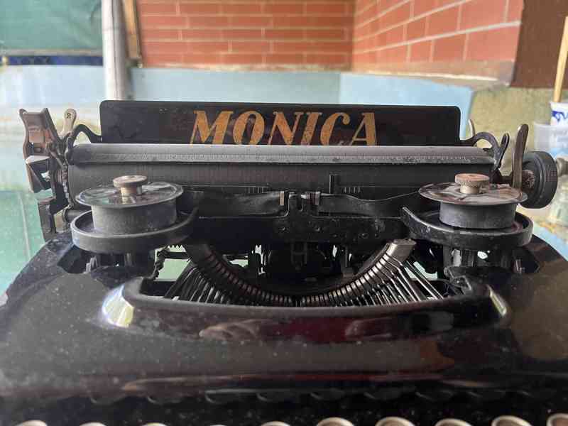 Psací stroj Monica - foto 2