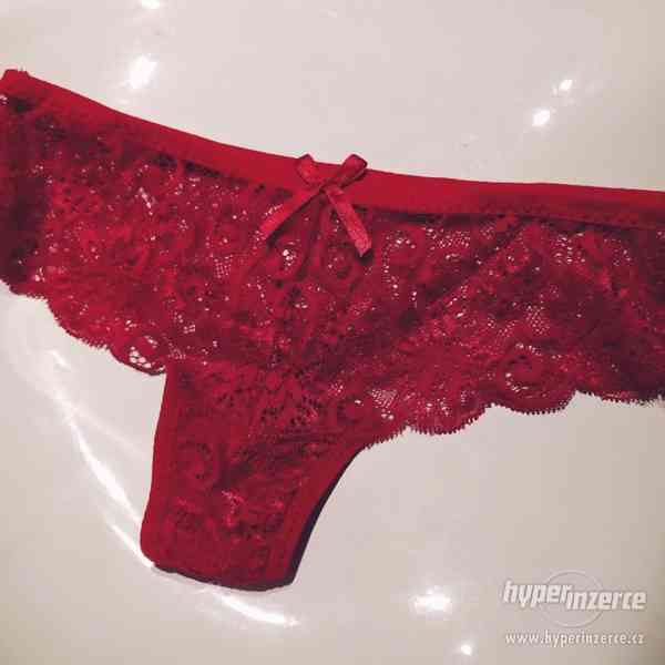 Obnošené mokré kalhotky s orgasmem - foto 7
