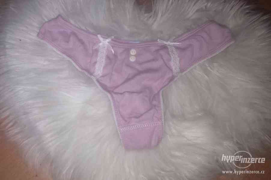 Obnošené mokré kalhotky s orgasmem - foto 10