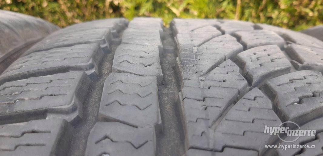 Zimní pneu Nokian 215/40 R17 - foto 2