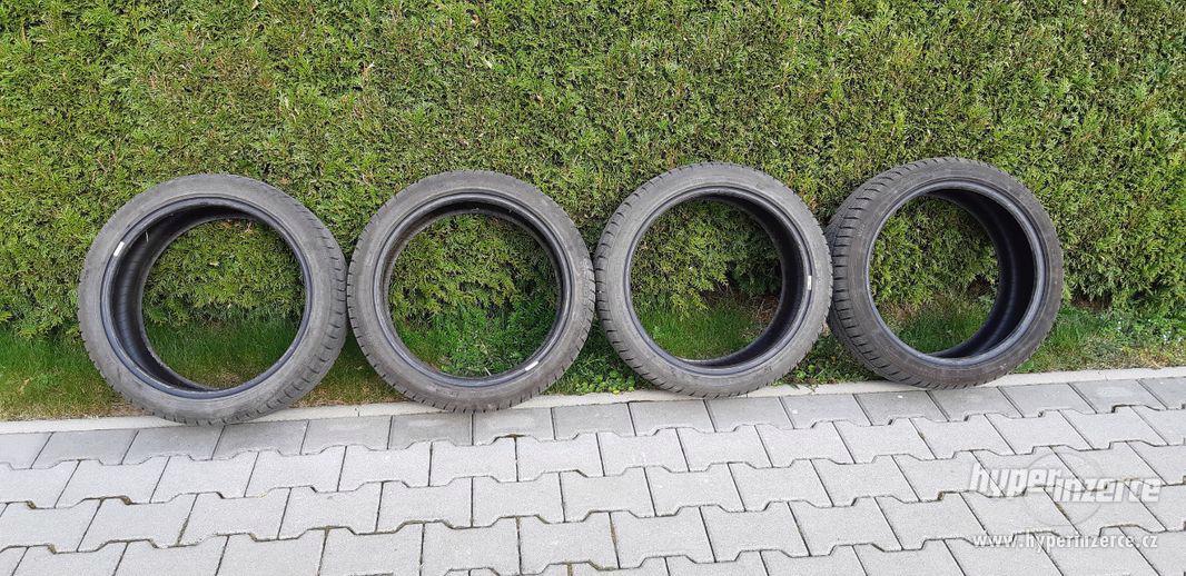 Zimní pneu Nokian 215/40 R17 - foto 3