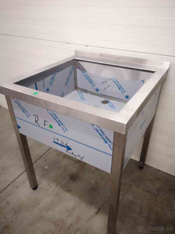 Nerezová výroba stoly dřezy digestoře vozíky skříňky regály - foto 2