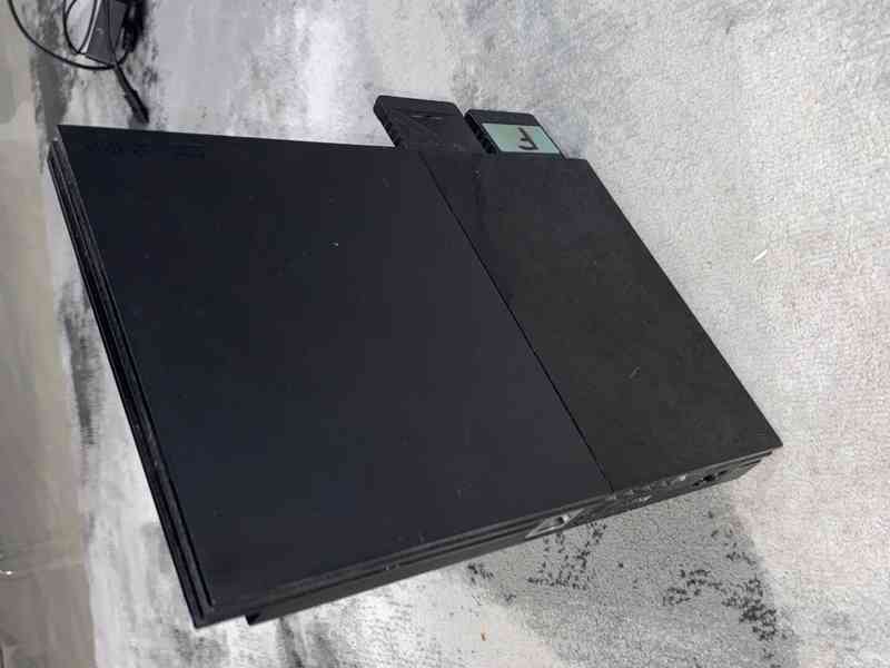 PlayStation 2 Slim + ovládače, mikrofóny, HDMI adaptér  - foto 3