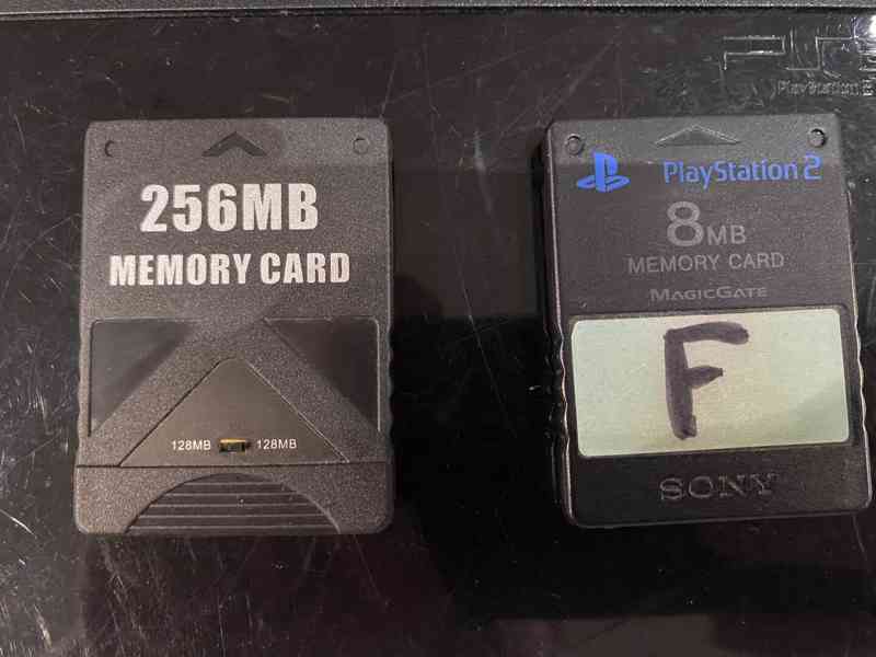 PlayStation 2 Slim + ovládače, mikrofóny, HDMI adaptér  - foto 5