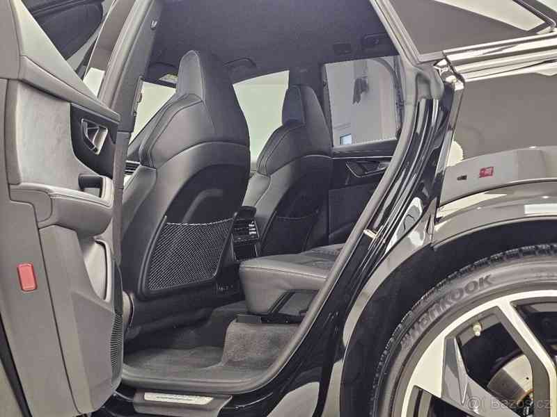 Audi RS Q8 - foto 17