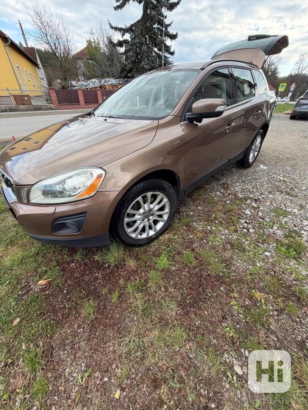 Volvo XC60 2,4   AWD, 120 kW, manuál, kůže, taž - foto 1