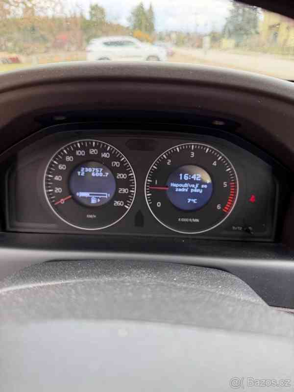 Volvo XC60 2,4   AWD, 120 kW, manuál, kůže, taž - foto 17