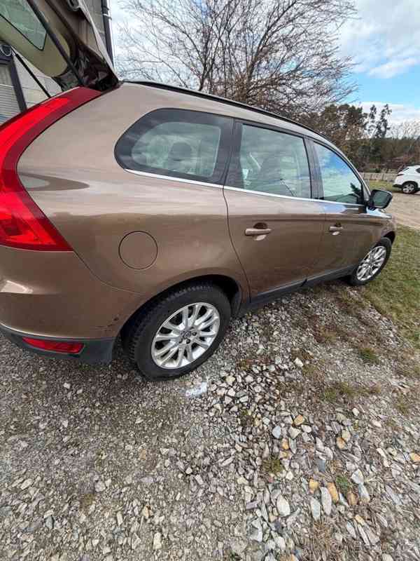 Volvo XC60 2,4   AWD, 120 kW, manuál, kůže, taž - foto 4