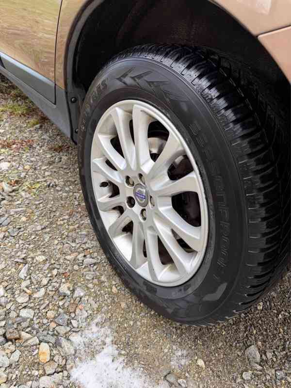 Volvo XC60 2,4   AWD, 120 kW, manuál, kůže, taž - foto 10