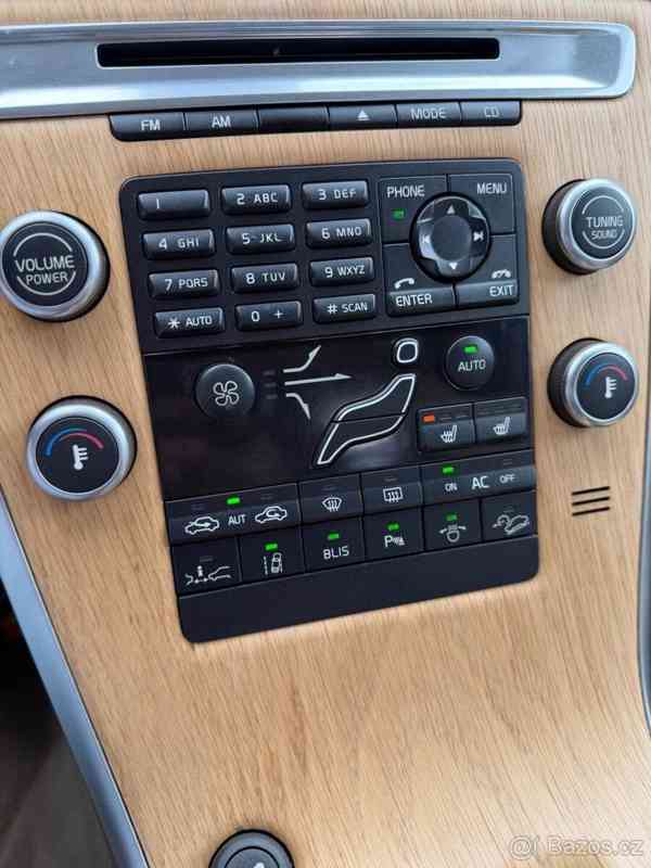 Volvo XC60 2,4   AWD, 120 kW, manuál, kůže, taž - foto 8