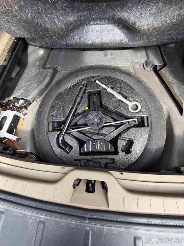 Volvo XC60 2,4   AWD, 120 kW, manuál, kůže, taž - foto 11