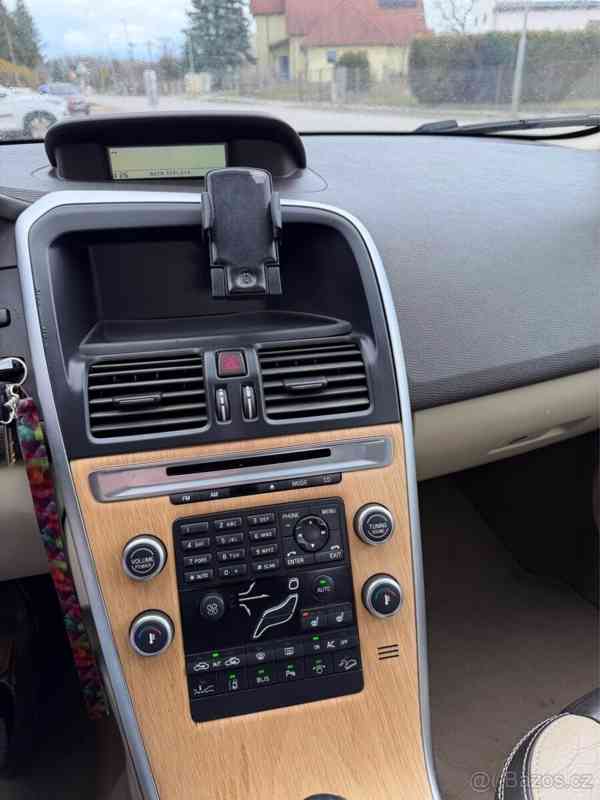 Volvo XC60 2,4   AWD, 120 kW, manuál, kůže, taž - foto 7