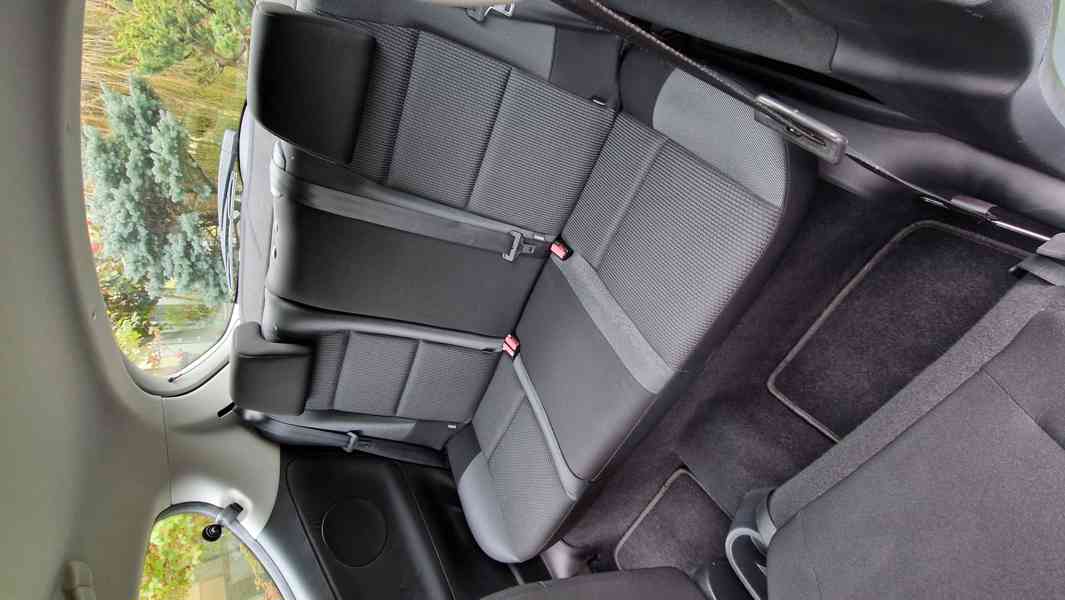 Peugeot 207,1.4,70 kW,panoram.střecha,serv.knížka,122 tis.km - foto 7