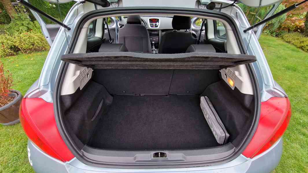 Peugeot 207,1.4,70 kW,panoram.střecha,serv.knížka,122 tis.km - foto 9