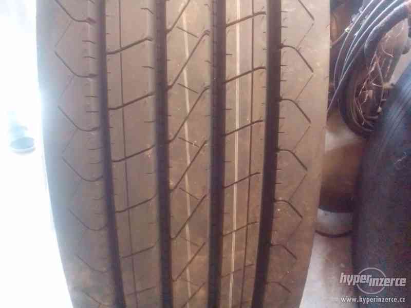 Nákladní pneu - foto 3