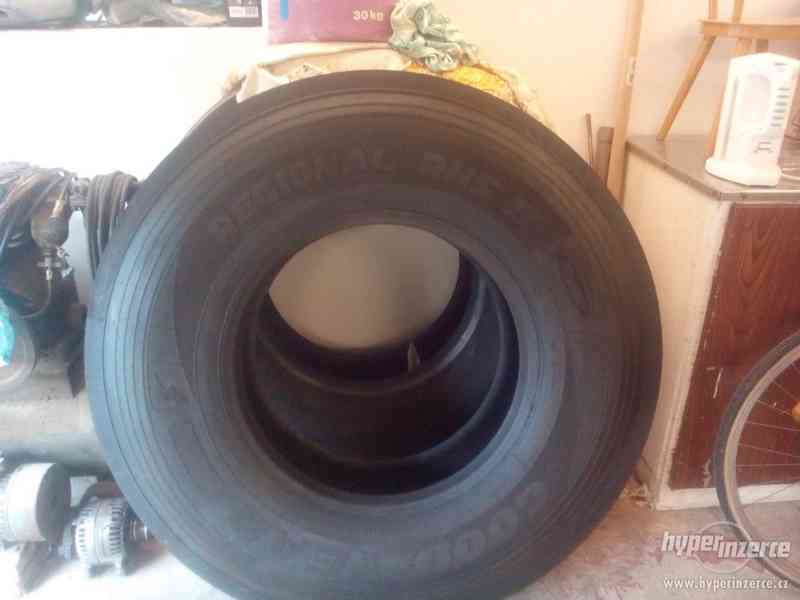 Nákladní pneu - foto 4