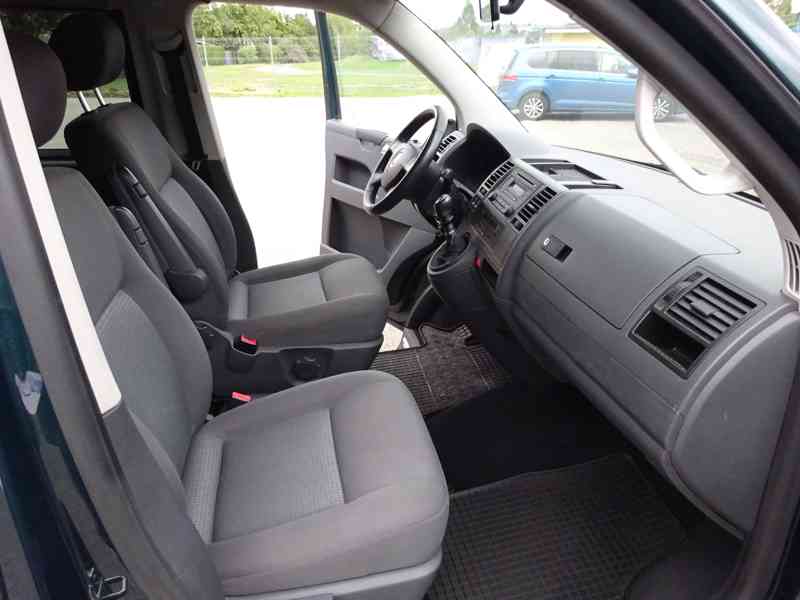 VW Caravelle 2.5 TDI 4x4 r.v.2008 serviska DPH (128 KW) - foto 15