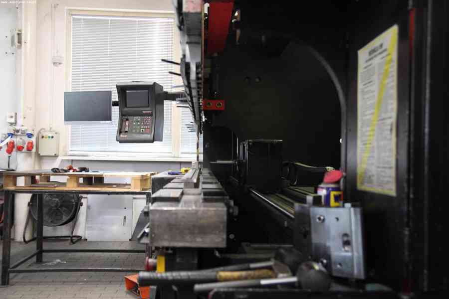 CNC hydraulický ohraňovací lis AMADA HFBO 125-40 - foto 3