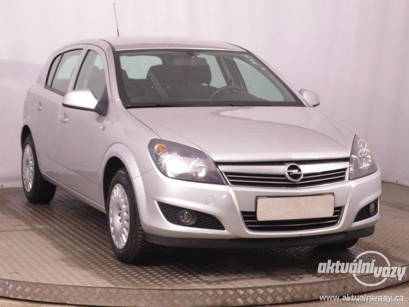 Opel Astra 1.6, benzín,  2013 - foto 1