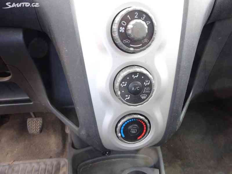 Toyota Yaris 1.3i r.v.2008 (64 kw) stk:6/2027 Koupeno v ČR - foto 10