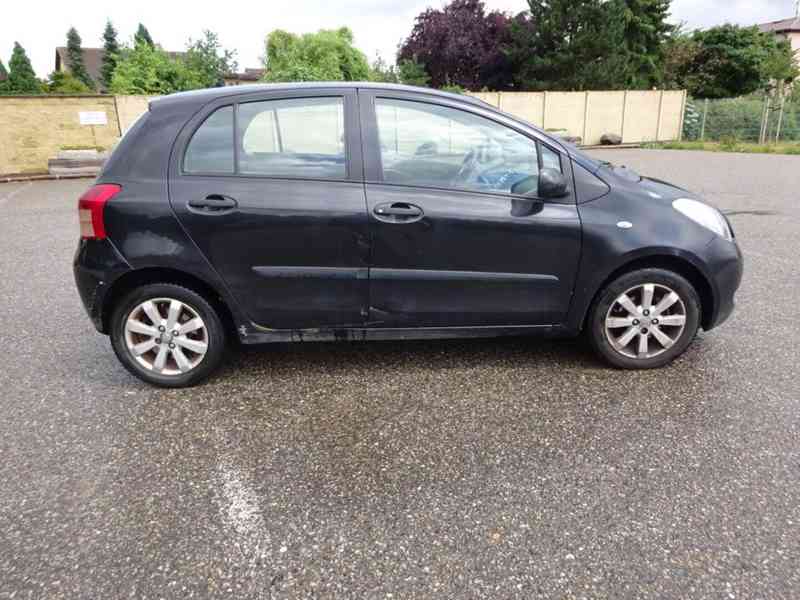 Toyota Yaris 1.3i r.v.2008 (64 kw) stk:6/2027 Koupeno v ČR - foto 3