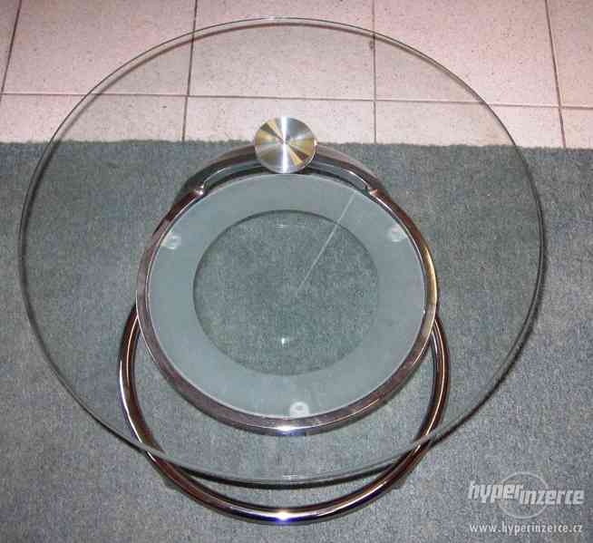 Prosklený chromovaný stolek - foto 2