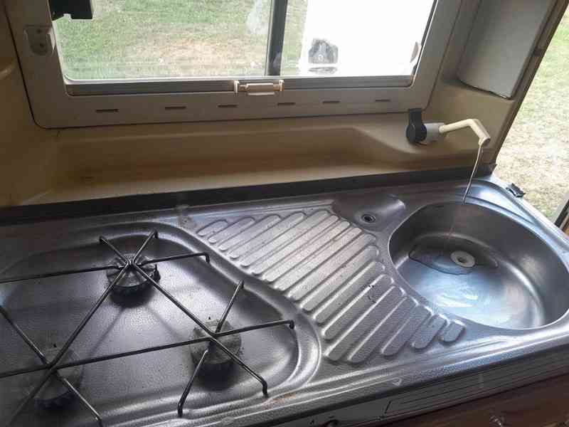 Karavan Chateau Cantara 1000 + toaleta + předstan - foto 14